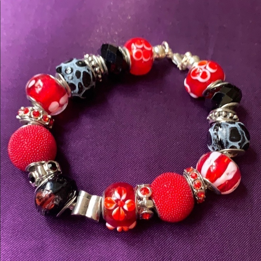 Red and black beaded bracelet, 8 inches long